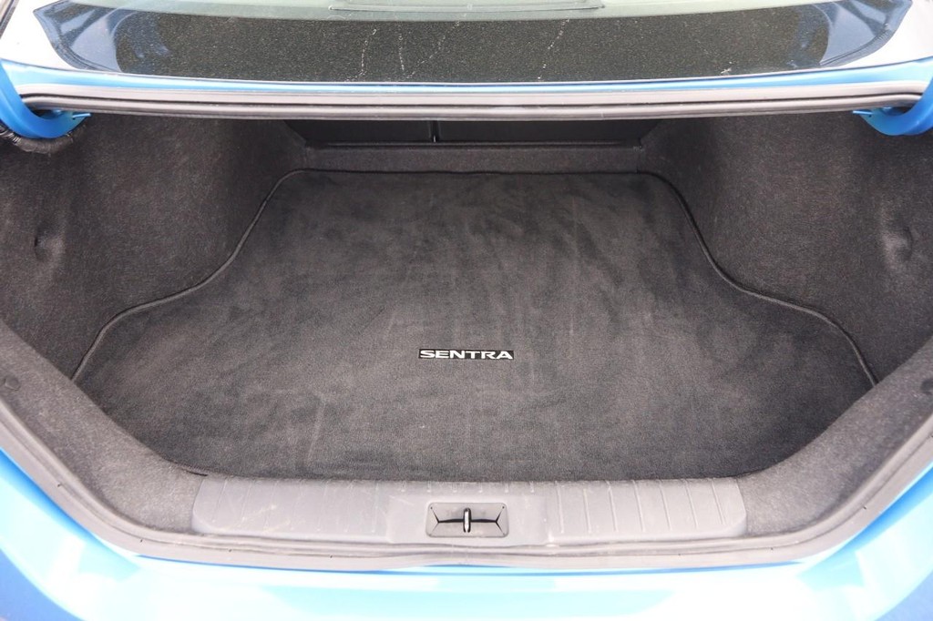 Nissan Sentra Vehicle Image 07