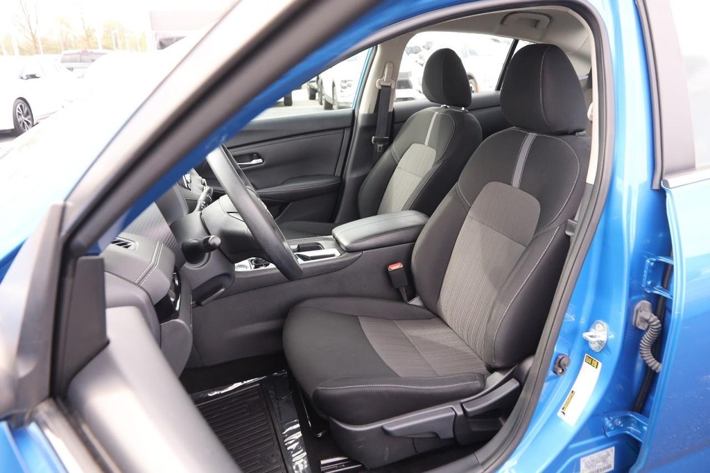 Nissan Sentra Vehicle Image 08