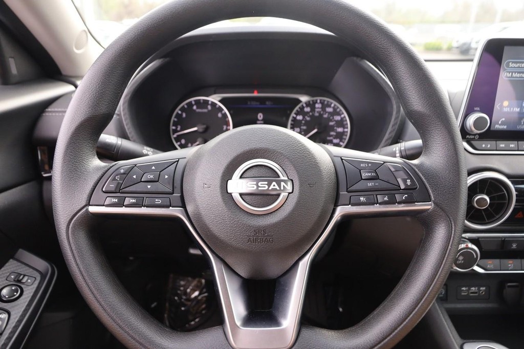 Nissan Sentra Vehicle Image 10
