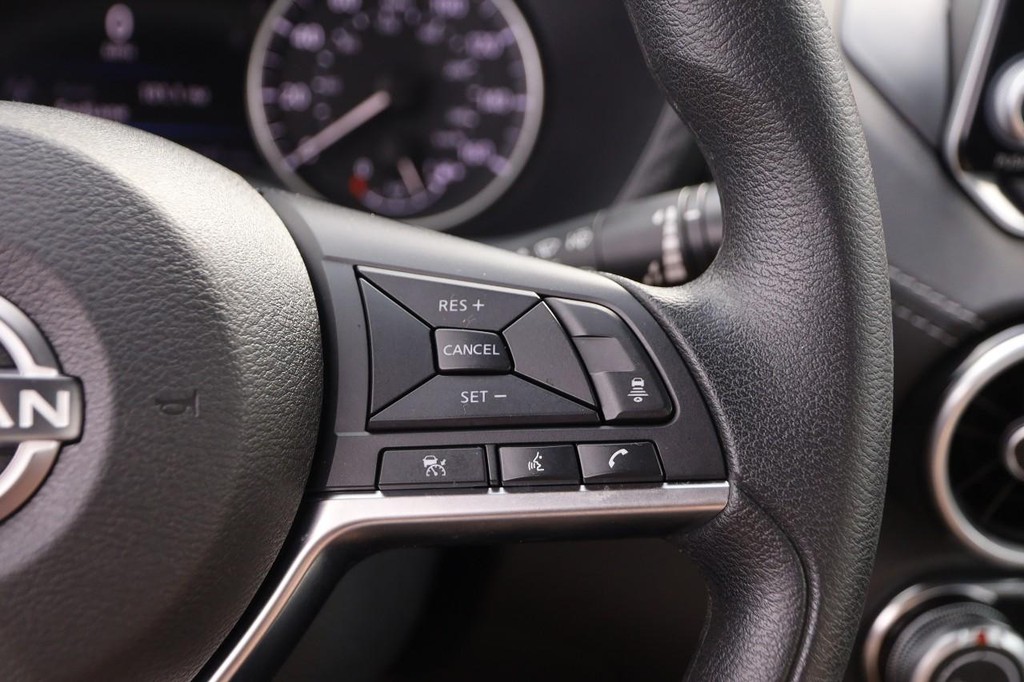Nissan Sentra Vehicle Image 12