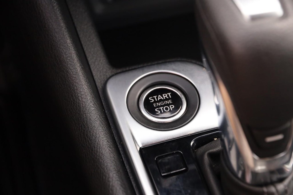 Nissan Sentra Vehicle Image 14