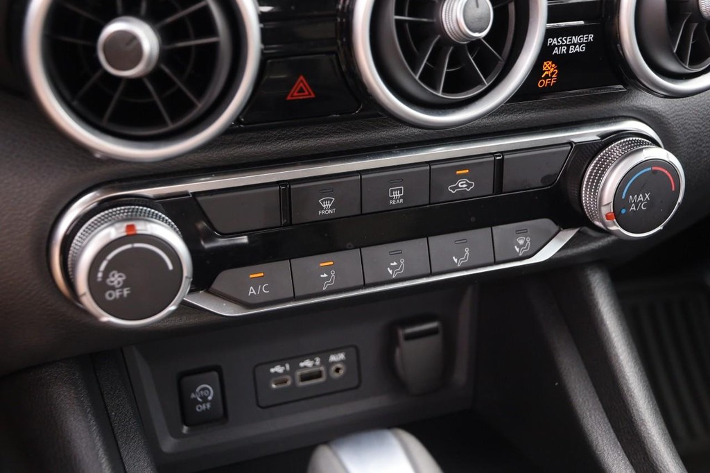 Nissan Sentra Vehicle Image 17
