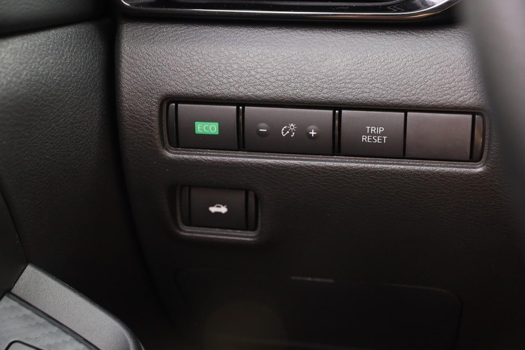 Nissan Sentra Vehicle Image 18
