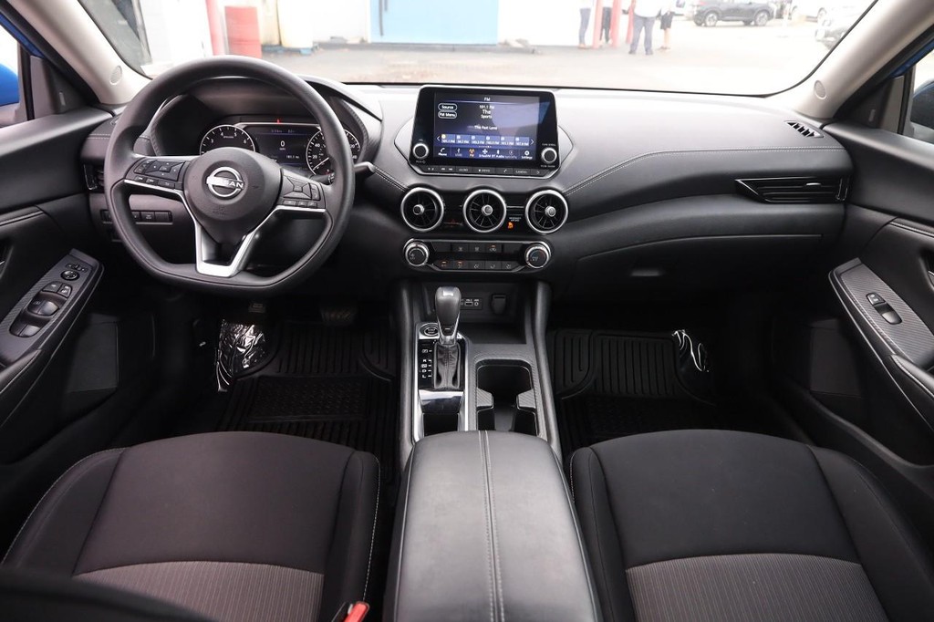 Nissan Sentra Vehicle Image 19