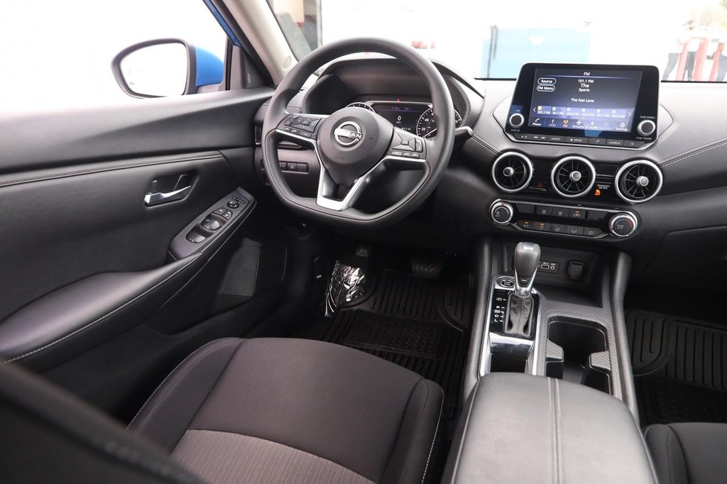 Nissan Sentra Vehicle Image 20