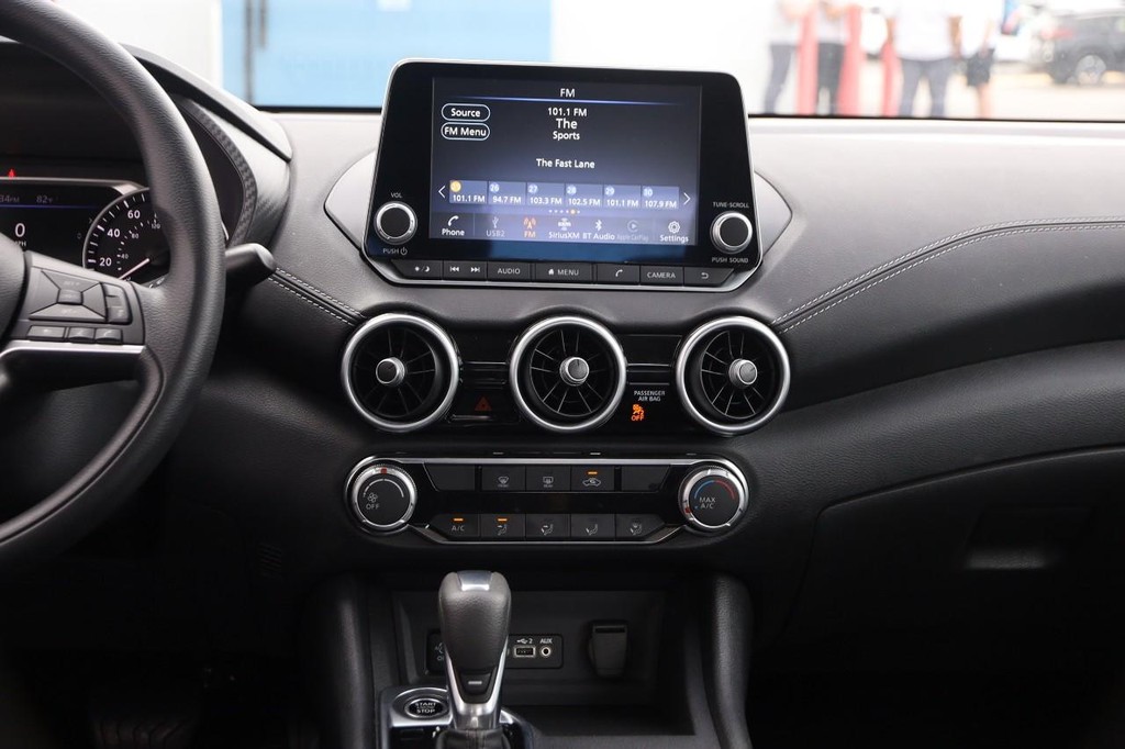 Nissan Sentra Vehicle Image 22