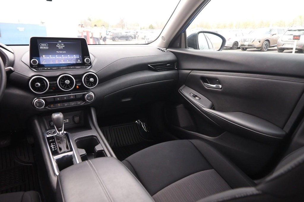 Nissan Sentra Vehicle Image 23