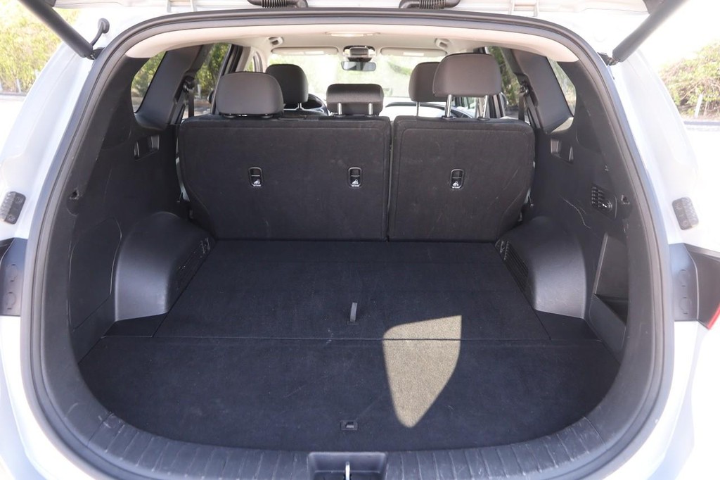 Hyundai Santa Fe Vehicle Image 07