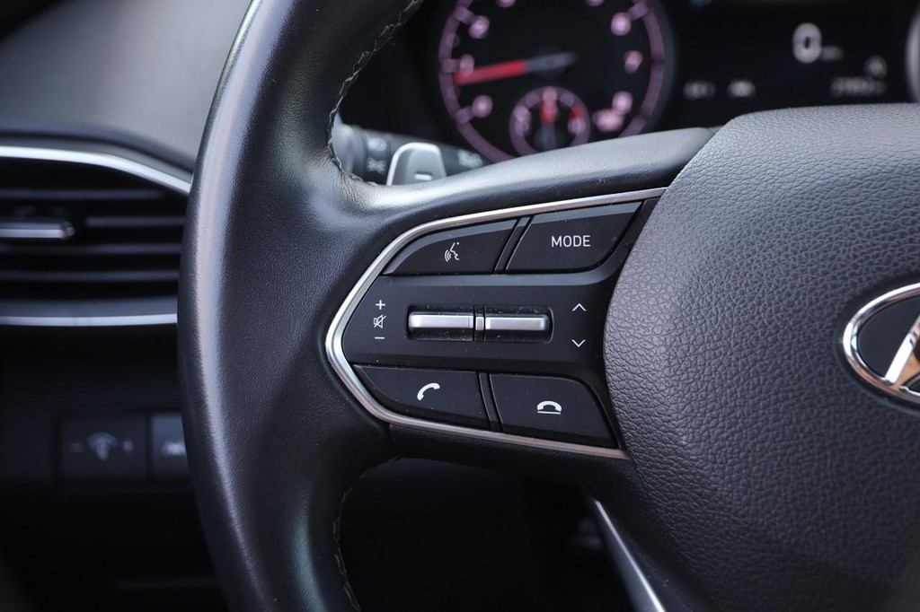 Hyundai Santa Fe Vehicle Image 12