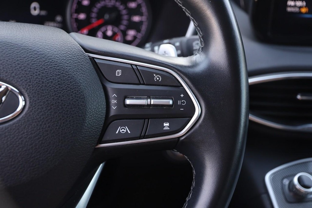 Hyundai Santa Fe Vehicle Image 13