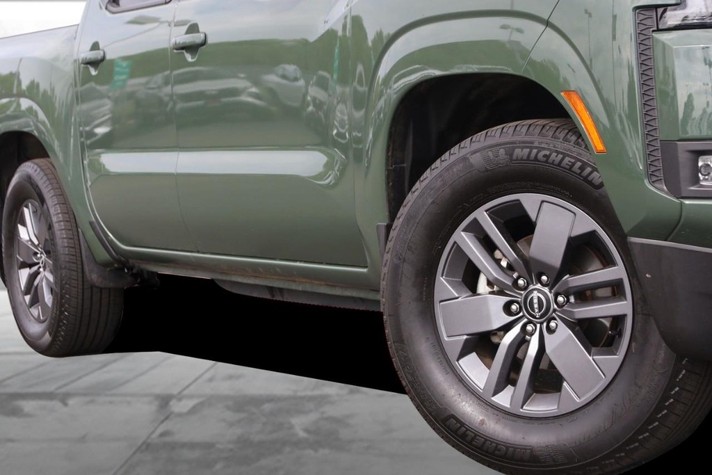 Nissan Frontier Vehicle Image 03