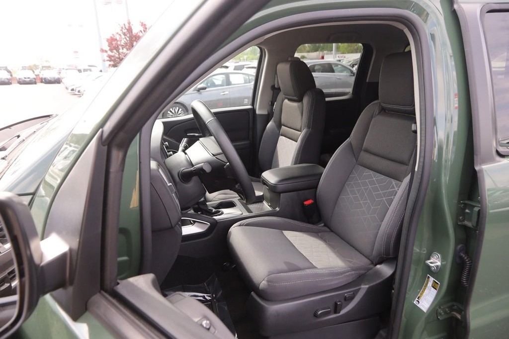 Nissan Frontier Vehicle Image 08