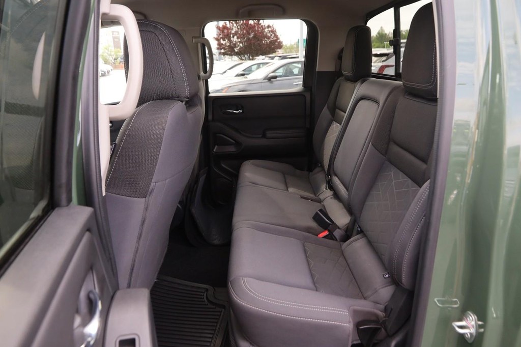 Nissan Frontier Vehicle Image 09