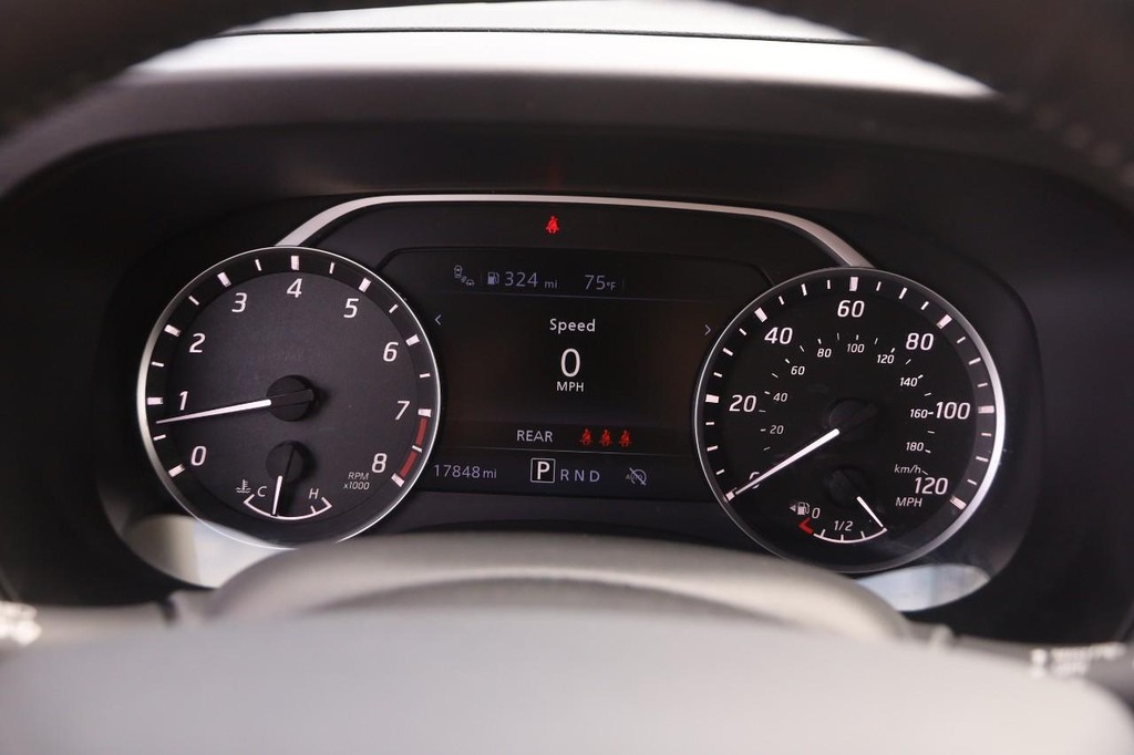 Nissan Frontier Vehicle Image 13