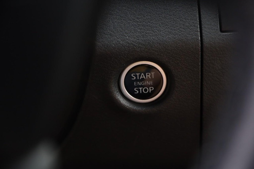 Nissan Frontier Vehicle Image 14