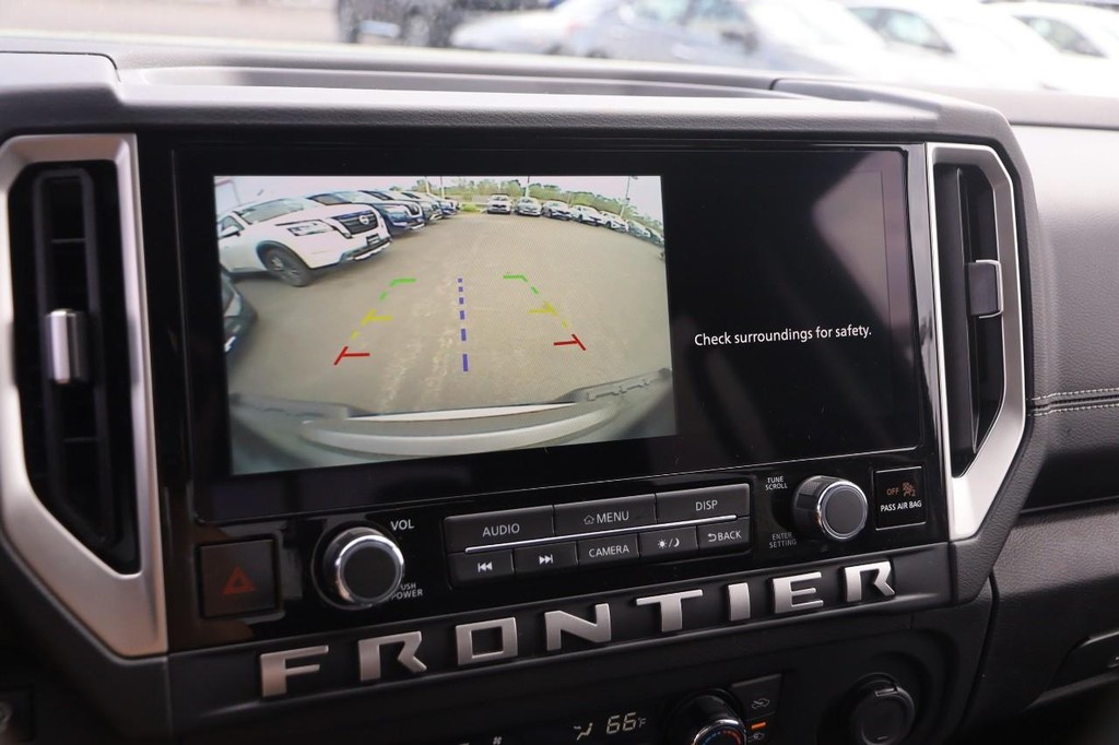 Nissan Frontier Vehicle Image 17