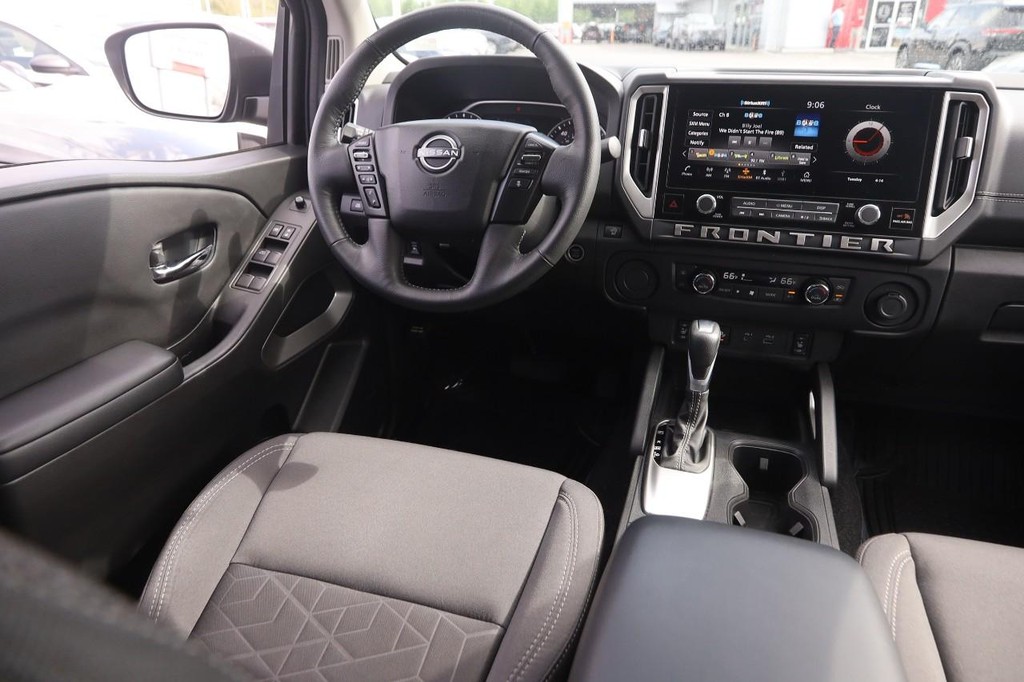 Nissan Frontier Vehicle Image 23