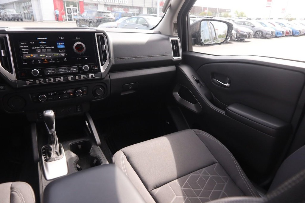 Nissan Frontier Vehicle Image 26