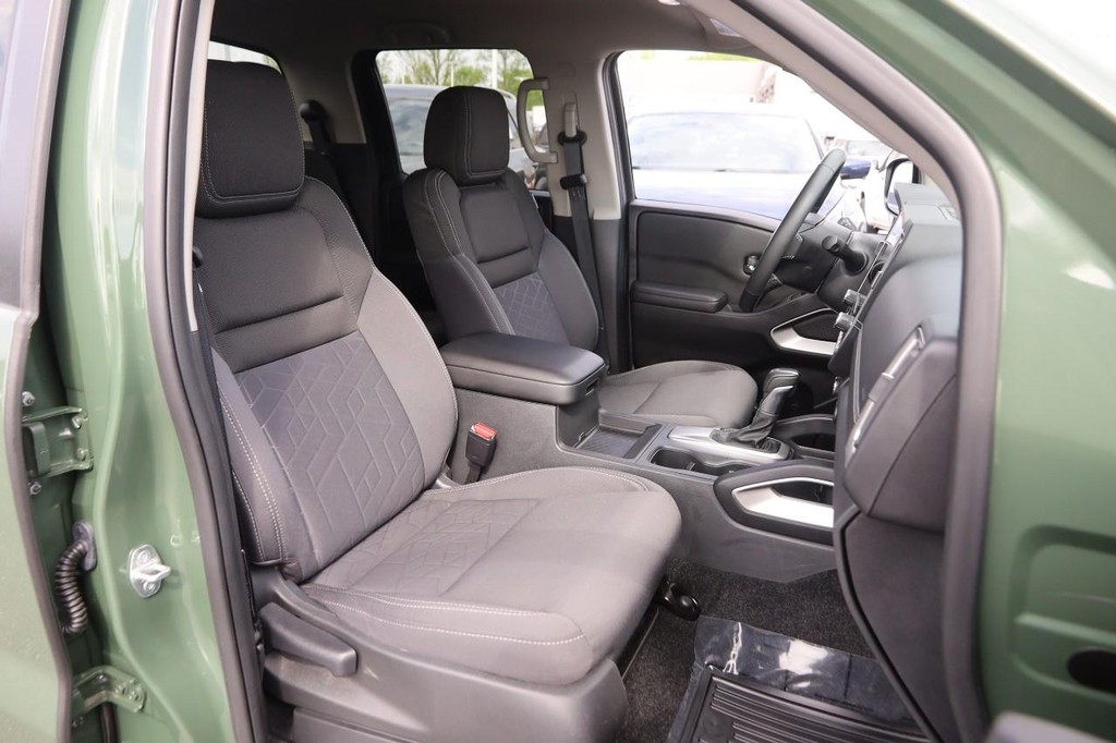 Nissan Frontier Vehicle Image 27