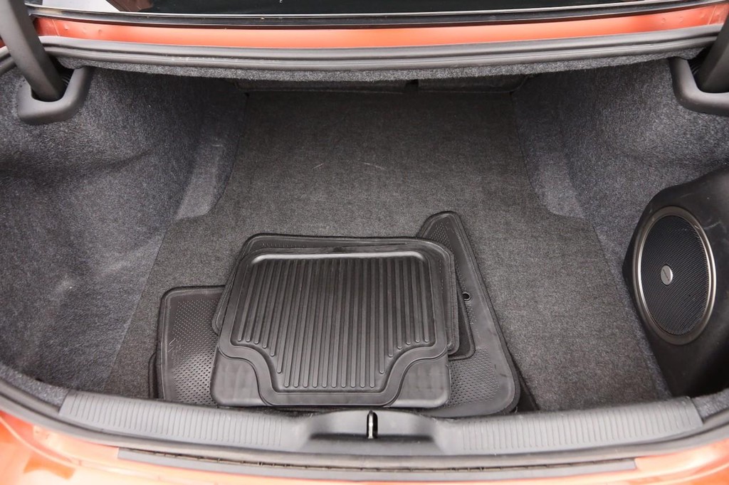 Dodge Charger Vehicle Full-screen Gallery Image 07