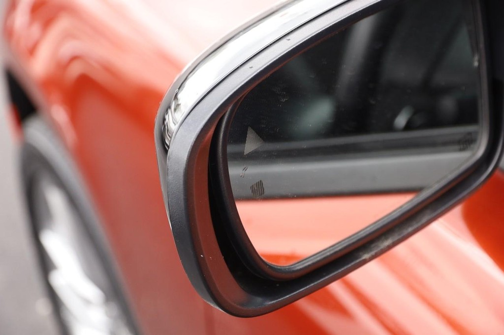 Dodge Charger Vehicle Full-screen Gallery Image 08