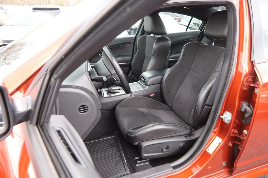 Dodge Charger Vehicle Full-screen Gallery Image 09