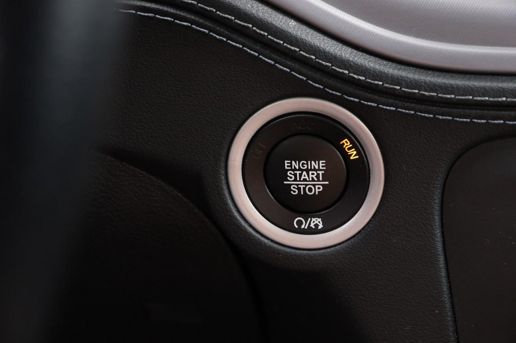 Dodge Charger Vehicle Full-screen Gallery Image 15