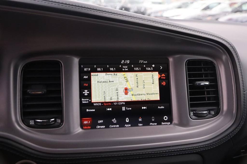 Dodge Charger Vehicle Full-screen Gallery Image 16