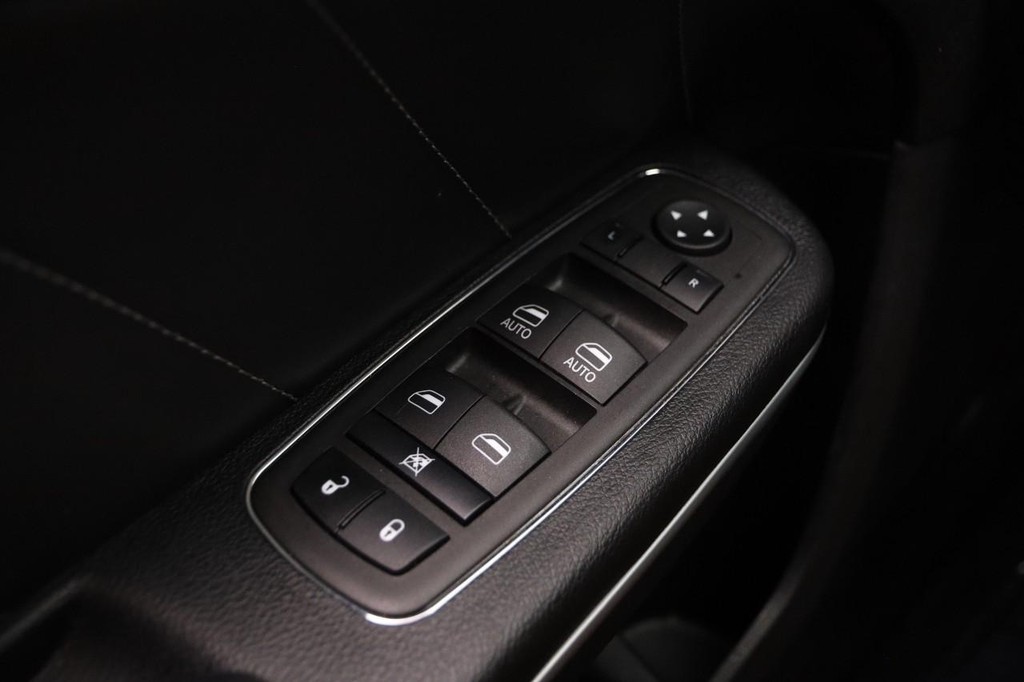 Dodge Charger Vehicle Full-screen Gallery Image 20