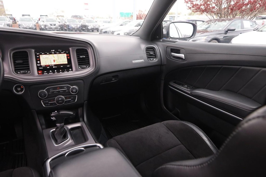 Dodge Charger Vehicle Full-screen Gallery Image 25