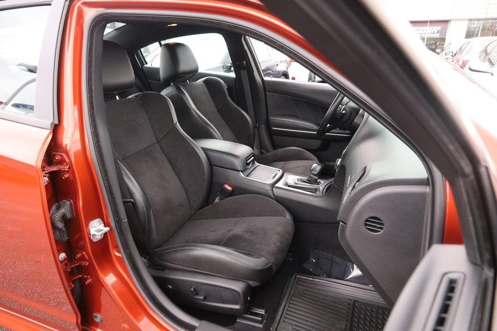 Dodge Charger Vehicle Full-screen Gallery Image 26