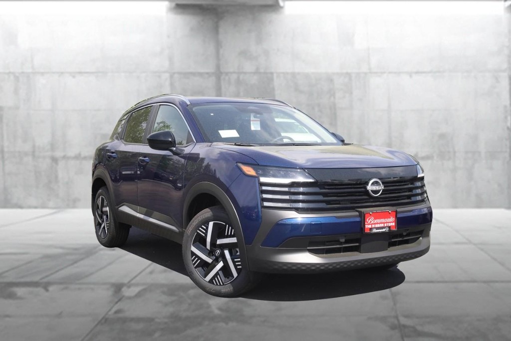 Nissan Kicks Vehicle Full-screen Gallery Image 2