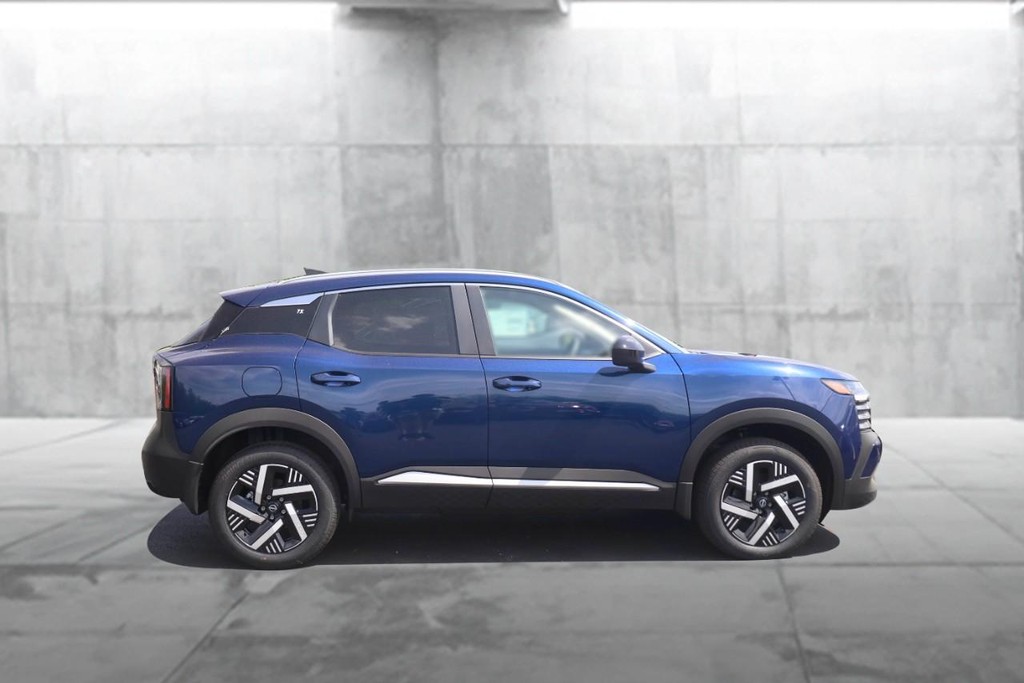 Nissan Kicks Vehicle Full-screen Gallery Image 5