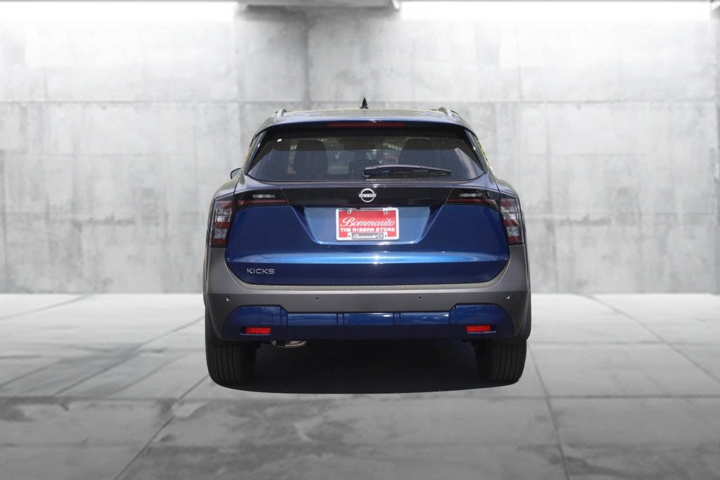 Nissan Kicks Vehicle Full-screen Gallery Image 6