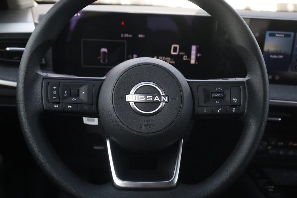 Nissan Kicks Vehicle Full-screen Gallery Image 8