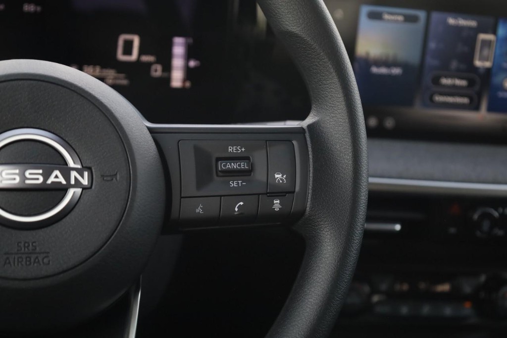 Nissan Kicks Vehicle Full-screen Gallery Image 9