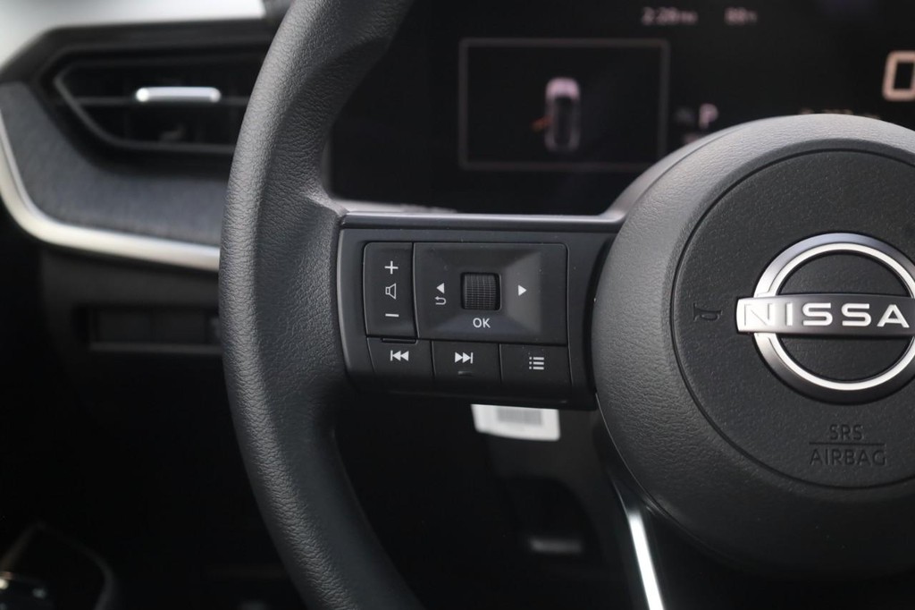 Nissan Kicks Vehicle Full-screen Gallery Image 10