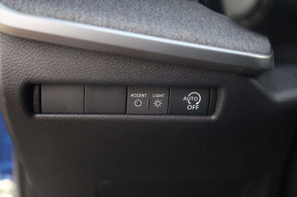 Nissan Kicks Vehicle Full-screen Gallery Image 12