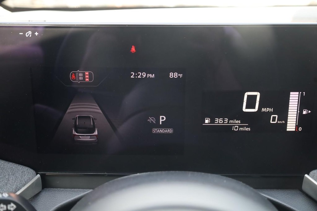 Nissan Kicks Vehicle Full-screen Gallery Image 13