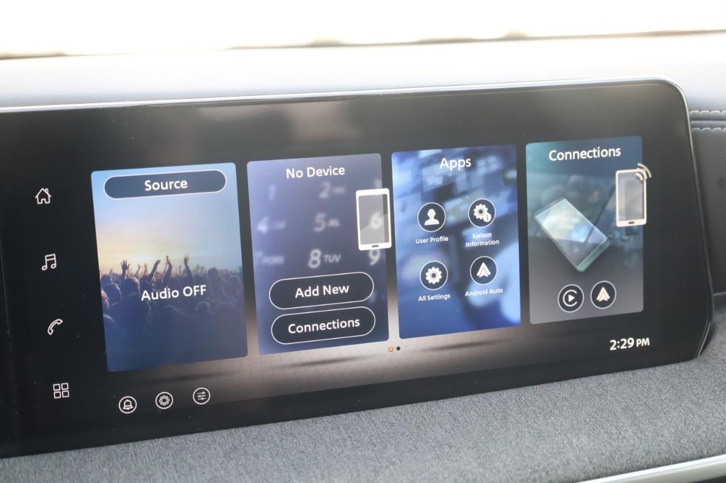 Nissan Kicks Vehicle Full-screen Gallery Image 14