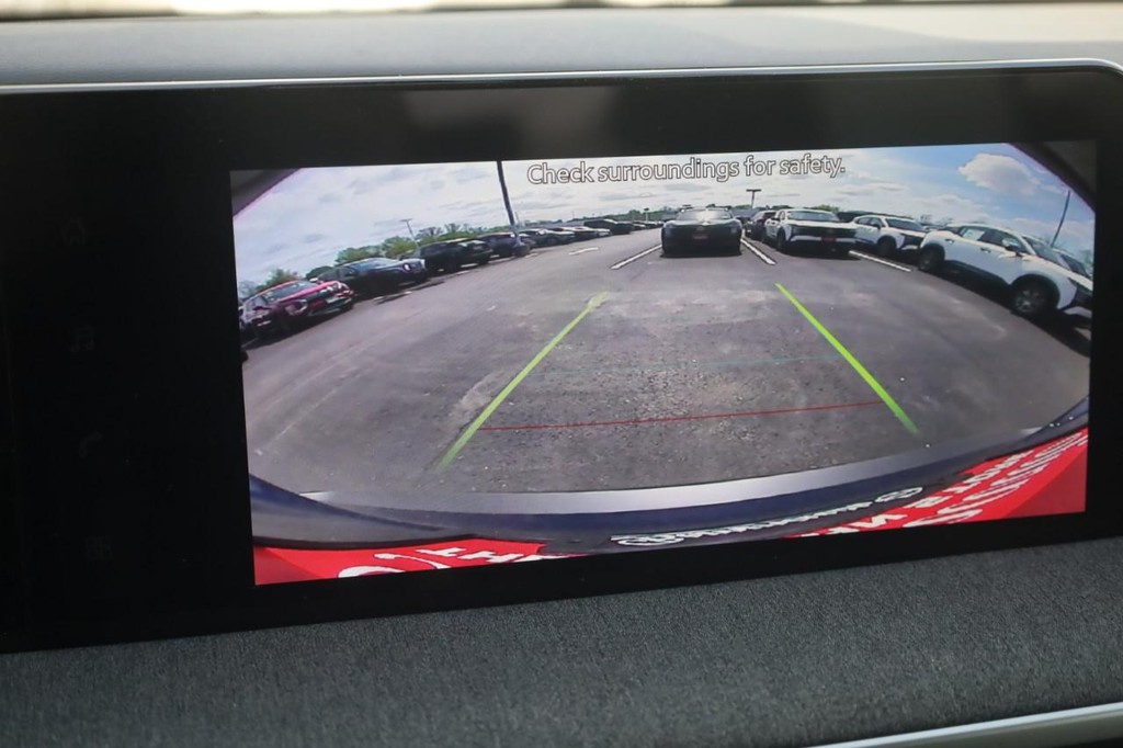 Nissan Kicks Vehicle Full-screen Gallery Image 15