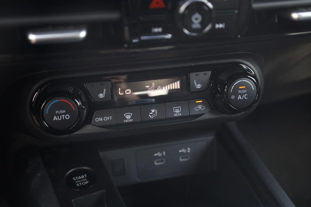 Nissan Kicks Vehicle Full-screen Gallery Image 16