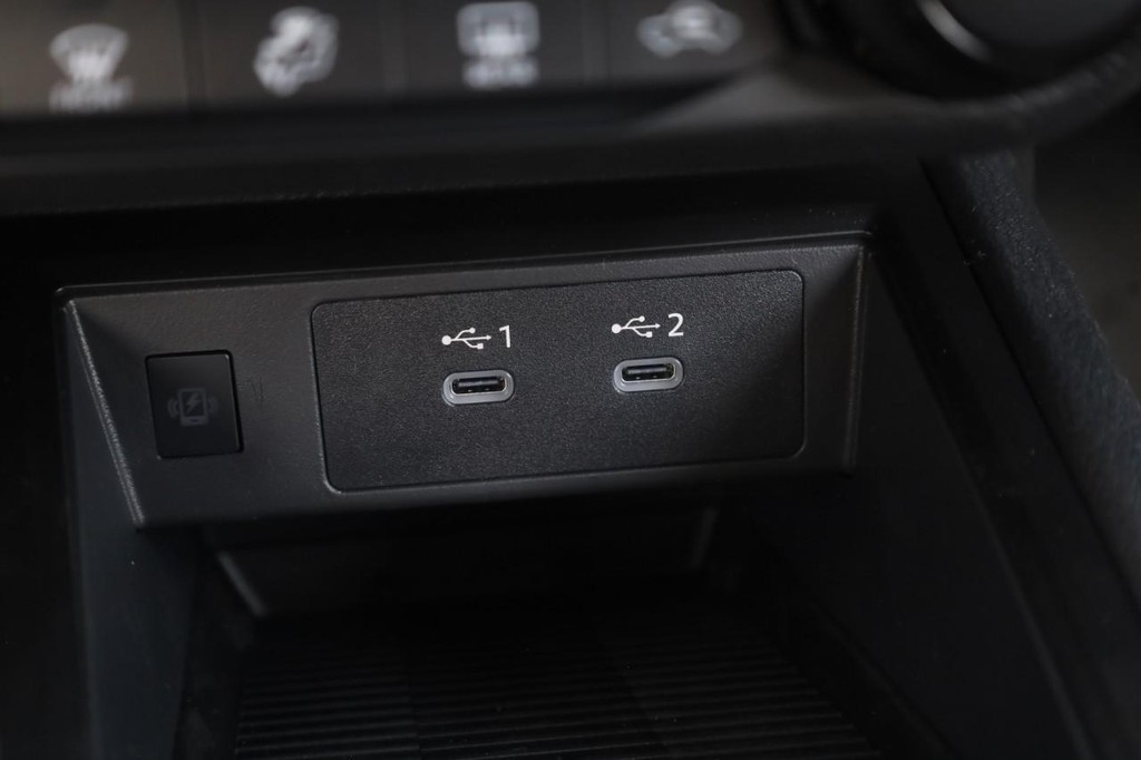 Nissan Kicks Vehicle Full-screen Gallery Image 17