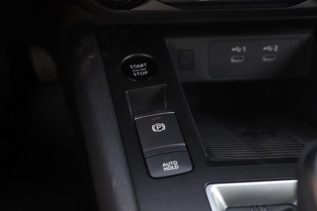 Nissan Kicks Vehicle Full-screen Gallery Image 18