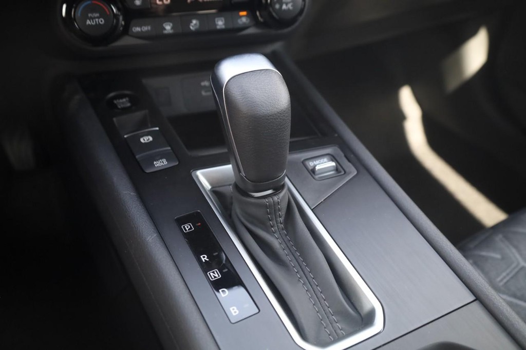 Nissan Kicks Vehicle Full-screen Gallery Image 19