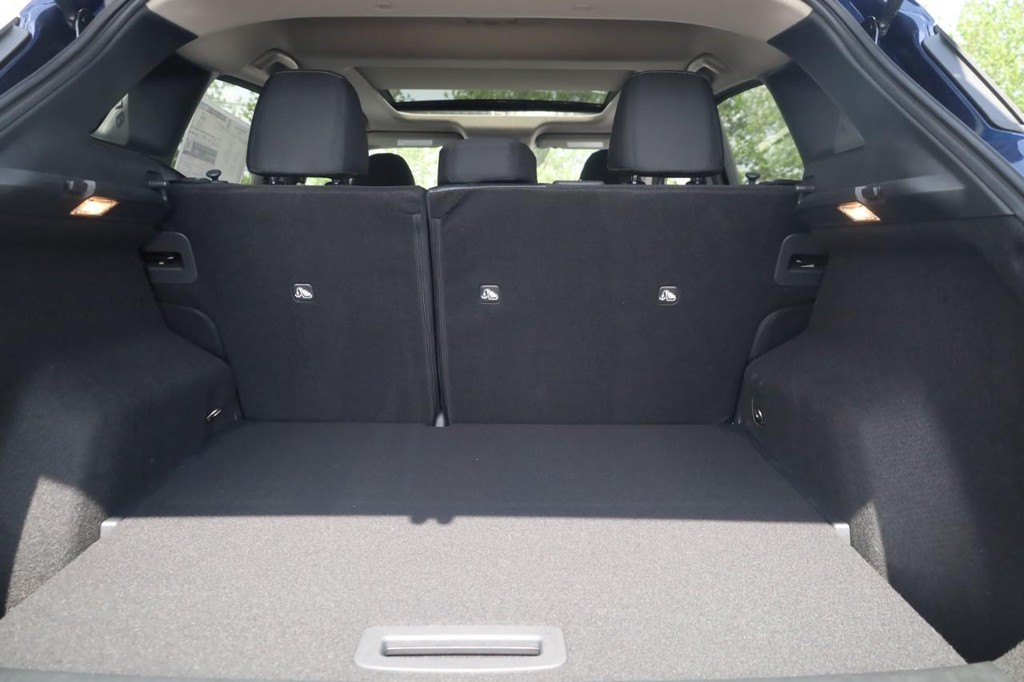 Nissan Kicks Vehicle Full-screen Gallery Image 24