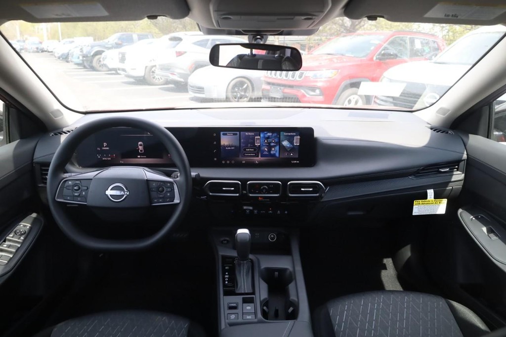 Nissan Sentra Vehicle Image 07