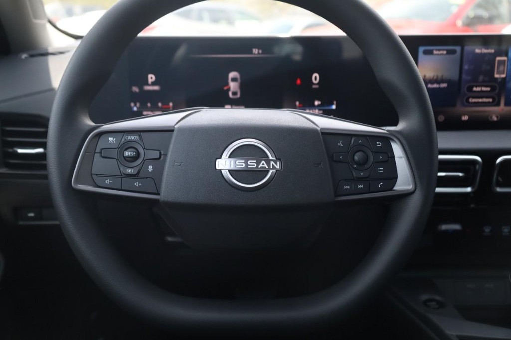 Nissan Sentra Vehicle Image 08