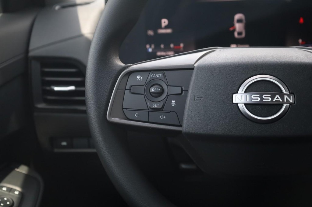 Nissan Sentra Vehicle Image 10