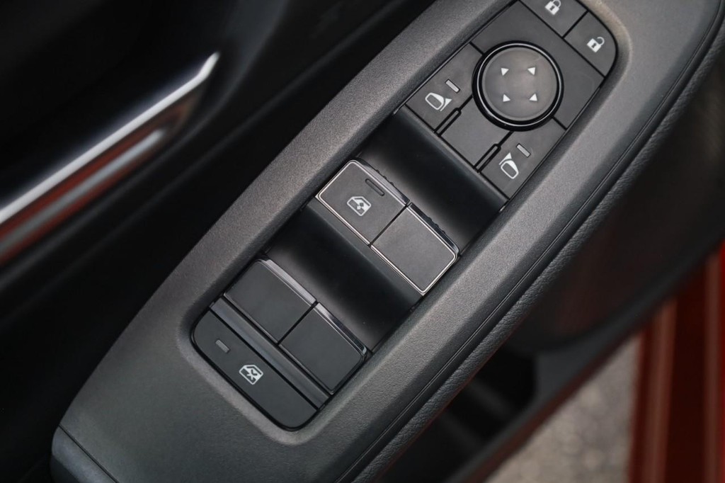 Nissan Sentra Vehicle Image 11
